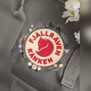 embroidered kanken 🌷